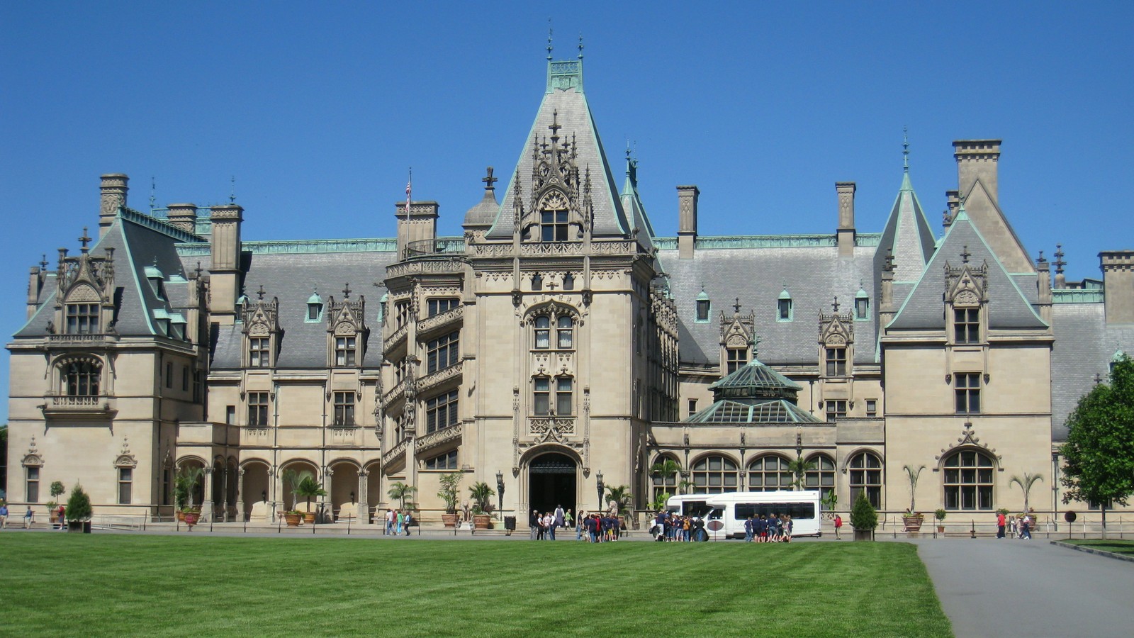 Biltmore Estate and its lawn in Asheville, North Carolina, for a relaxed family weekend